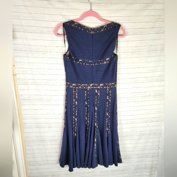 TADASHI SHOJI PINTUCK JERSEY AND LACE DRESS IN NAVY NUDE, SZ SMALL - Picture 11 of 16